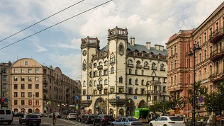 <b>Скидка 40%.</b> Билет на иммерсивную трагикомедию «Гамлет. Иллюзии» от Московского драматического театра имени С. А. Есенина со скидкой 40%