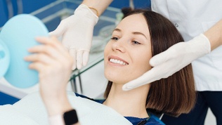 <b>Скидка до 52%.</b> Чистка, лечение кариеса, реставрация или удаление зубов в «Стоматологии доктора Бафоева»