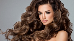 <b>Скидка до 85%.</b> Окрашивание, стрижка, укладка, уход «Счастье для волос» в салоне красоты Pafos Studio