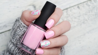 <b>Скидка до 41%.</b> Маникюр и педикюр в салоне Nail Stars