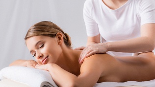 <b>Скидка до 53%.</b> До 7 сеансов массажа в студии красоты Oma Clinic