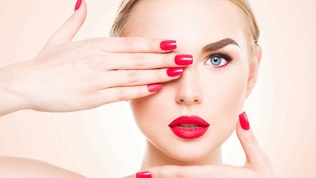 <b>Скидка до 61%.</b> Маникюр и педикюр с покрытием гель-лаком и выравниванием в салоне красоты Madame Irene