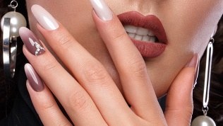 <b>Скидка до 32%.</b> Маникюр и педикюр с покрытием гель-лаком в салоне Beauty Security