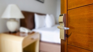 <b>Скидка до 30%.</b> Отдых в номере повышенной категории с завтраком в отеле «Роял Палас»