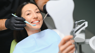 <b>Скидка до 50%.</b> Гигиена полости рта или лечение кариеса в стоматологической клинике Motivation Clinic