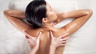 <b>Скидка до 62%.</b> До 7 сеансов ручного массажа тела в центре красоты и здоровья «Радужный источник»