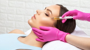 <b>Скидка до 27%.</b> Плазмотерапия лица, шеи, зоны декольте, волосистой части головы или кистей в медицинском центре «Асмед»