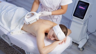 <b>Скидка до 91%.</b> 1 или 3 месяца безлимитного посещения сеансов роликового массажа с термокомпрессией в оздоровительном центре «Радужный источник»