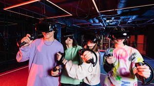 <b>Скидка до 35%.</b> 60 минут игры в шлеме виртуальной реальности Oculus Quest 2 в клубах виртуальной реальности OMG VR Club