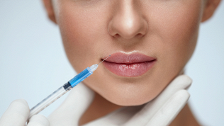 <b>Скидка до 52%.</b> Инъекции Botulax, мезотерапия или инъекционная биоревитализация в центре косметической красоты и медицины «Лотос»