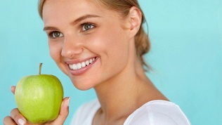 <b>Скидка до 50%.</b> Комплексная гигиена полости рта с ультразвуковой чисткой зубов и чисткой по системе AirFlow или лечение кариеса в «Стоматологии для всех»