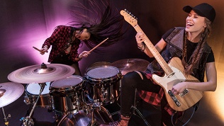 <b>Скидка 60%.</b> Билет на «Концерт при свечах. Симфонические рок-хиты» 13.02.2026 в 18:00 (левый балкон, 3 ряд, места: 9–28) от фонда «Бельканто» (640 руб. вместо 1600 руб.)