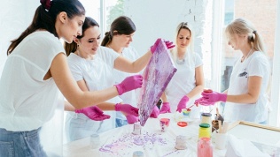 <b>Скидка до 53%.</b> Арт-свидание, арт-девичник или мастер-класс «Картина мечты» в студии Painting Room