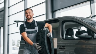 <b>Скидка до 55%.</b> Шиномонтаж и балансировка колес радиусом от R13 до R22 в автосервисе «Шин-Формула 1»