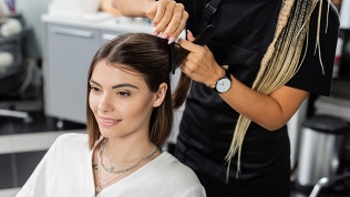 <b>Скидка до 30%.</b> Стрижка и окрашивание в салоне красоты «Чико»