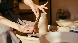 <b>Скидка до 30%.</b> Мастер-класс на гончарном круге или по лепке из глины в мастерской N&N’s