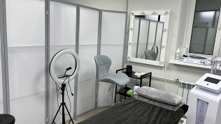 <b>Скидка до 65%.</b> Чистка, пилинг или процедура «Вспышка красоты» в студии Top Laser Pro