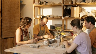 <b>Скидка до 30%.</b> Мастер-класс на гончарном круге или по лепке из глины в мастерской N&N’s