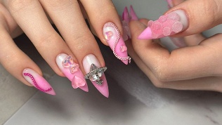 <b>Скидка до 32%.</b> Маникюр и педикюр с покрытием гель-лаком в салоне Nails 4 You Darling