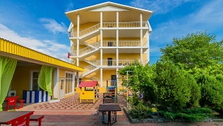 <b>Скидка до 30%.</b> Аренда комнаты на берегу Черного моря с посещением подогреваемого бассейна, пользованием мангальной зоной в гостевом доме «Наира»