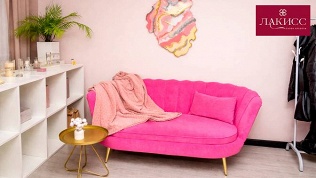 <b>Скидка до 42%.</b> Маникюр и Smart-педикюр с покрытием гель-лаком, наращивание ногтей у специалистов категории мастер или топ-мастер в салоне красоты «Лакисс»