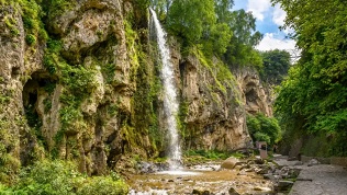 <b>Скидка до 30%.</b> Тур «Живописные водопады» в Карачаево-Черкессии и полет на зиплайне от компании «Тутуры.рф»