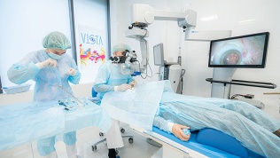 Операция по замене хрусталика в центре инновационной офтальмологии Vista (59 500 руб. вместо 70 000 руб.)