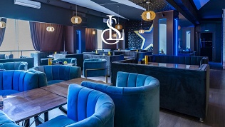Всё меню кухни, напитки и паровые коктейли в лаундж-баре Star Lounge