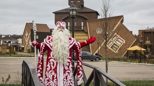 <b>Скидка до 30%.</b> Отдых на Новый год с новогодним банкетом и шоу, посещением SPA и подогреваемого бассейна, трехразовым питанием, развлечениями в загородном отеле «Лачи»