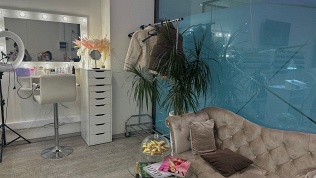 <b>Скидка до 52%.</b> Маникюр и smart-педикюр с покрытием гель-лаком в студии Pinki Nails