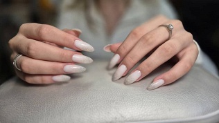 <b>Скидка до 68%.</b> Маникюр и педикюр в салоне красоты «Кудесницы»