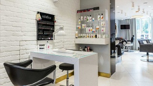 <b>Скидка до 36%.</b> Маникюр и педикюр с покрытием гель-лаком Luxio и снятием старого гель-лака в салоне красоты «Краса»