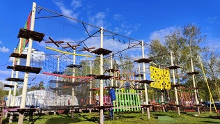 <b>Скидка до 20%.</b> Посещение веревочного парка «Эверест», батута «Кенгуру», троллея, тарзанки, тира в River-Club