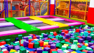 <b>Скидка до 30%.</b> Праздник в банкетной комнате с входными билетами в ТРК «Эдельвейс» в парке развлечений Joki Joya