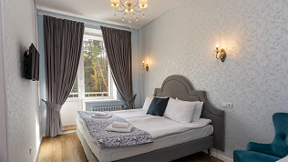 <b>Скидка до 30%.</b> Отдых на майские праздники на берегу реки Киржач с питанием, пользованием мангальной зоной в загородном парк-отеле «Сосновый бор»