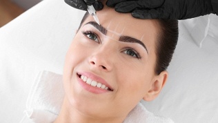 <b>Скидка до 50%.</b> Перманентный макияж бровей, век или губ от мастера Марии Зеленской