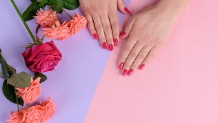 <b>Скидка до 51%.</b> Маникюр и педикюр с покрытием гель-лаком от мастера Айзады