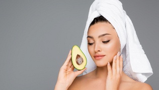 <b>Скидка до 77%.</b> Чистка, пилинг, массаж лица или скульптурный массаж лица с зоной декольте в студии красоты «UnderГраунд»