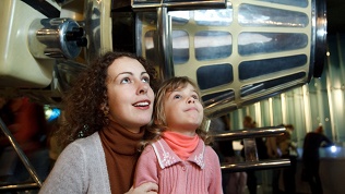 <b>Скидка 15%.</b> Билет на экскурсию «Фабрика елочных игрушек» от экскурсионного бюро «Любимая Москва» (1700 руб. вместо 2000 руб.)