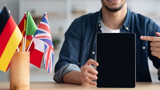 <b>Скидка до 90%.</b> Годовой онлайн-доступ к интенсиву «Fluent English: Свободно общаемся в путешествиях» от языкового центра Skills Land