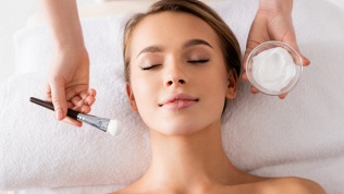 <b>Скидка до 52%.</b> Чистка, пилинг или массаж лица в кабинете косметолога Ирины