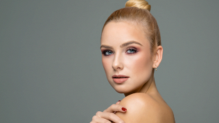 <b>Скидка до 30%.</b> Экспресс-омоложение для лица в студии массажа Face Fabrique