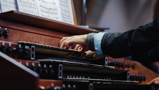 <b>Скидка 40%.</b> Билет на концерт «Пьяццолла плюс. Орган, дудук, флейта, саксофон» от компании Inside Group Production со скидкой 40%