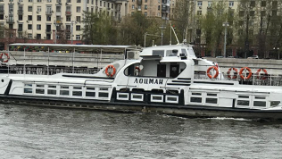<b>Скидка до 15%.</b> Билет на речную прогулку от причала «Патриарший» на ретро-теплоходе-ресторане «Лоцман»