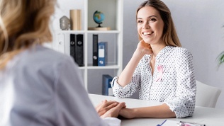 Прием врача-маммолога-гинеколога с осмотром, пальпацией и УЗИ молочных желез в медицинском центре «Леоклиник» (924 руб. вместо 7700 руб.)