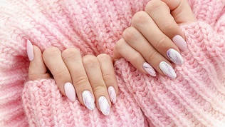 <b>Скидка до 31%.</b> Маникюр и педикюр в салоне Nail Stars