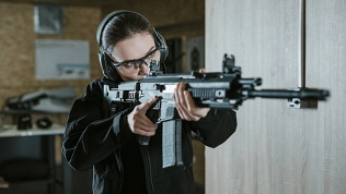 <b>Скидка до 55%.</b> Стрельба из автомата, пистолета и лука в стрелковых клубах Shooter