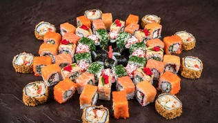 Все меню от службы доставки «Суширолла» со скидкой 50%