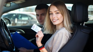 <b>Скидка 40%.</b> Обучение вождению транспортных средств категории B с МКПП или АКПП в автошколе «Победа» (27 600 руб. вместо 46 000 руб.)