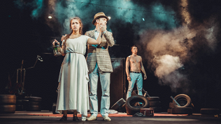 <b>Скидка до 40%.</b> Билет на спектакль «Короли ночной Вероны» от арт-центра «Иси»